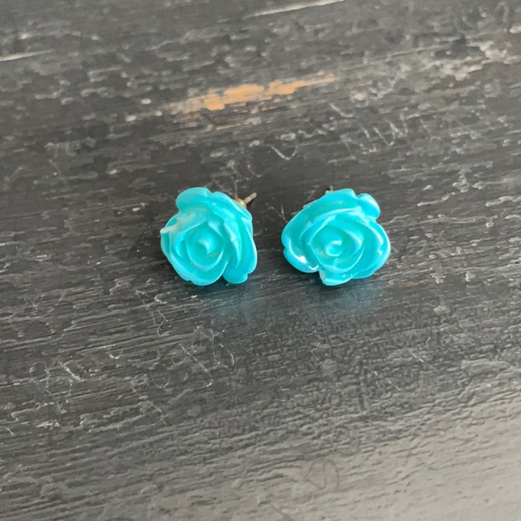 None Jewelry - Rose Resin Stud Earrings in Turquoise EUC